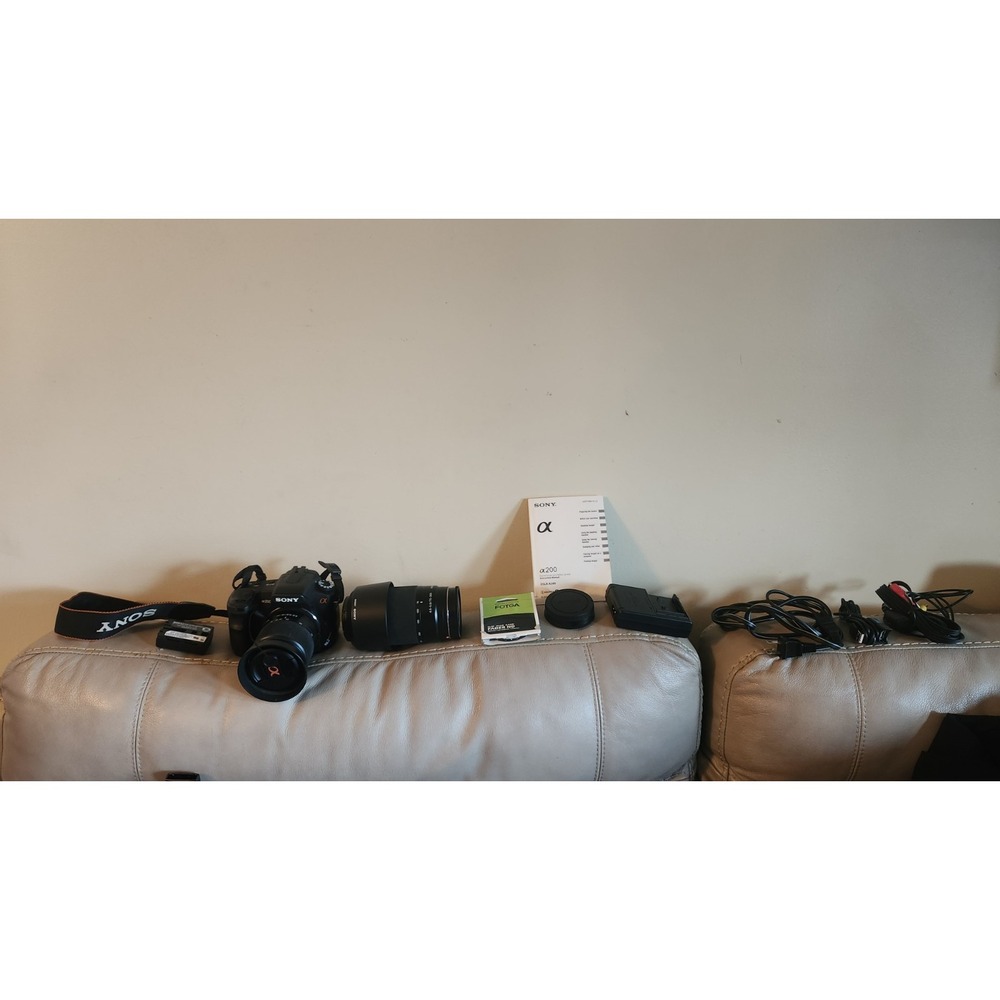 Sony Alpha DSLR-A200 10.2MP Digital SLR Camera W 18-70mm & 4.5-5.6/75-300 Lens - Picture 2 of 16
